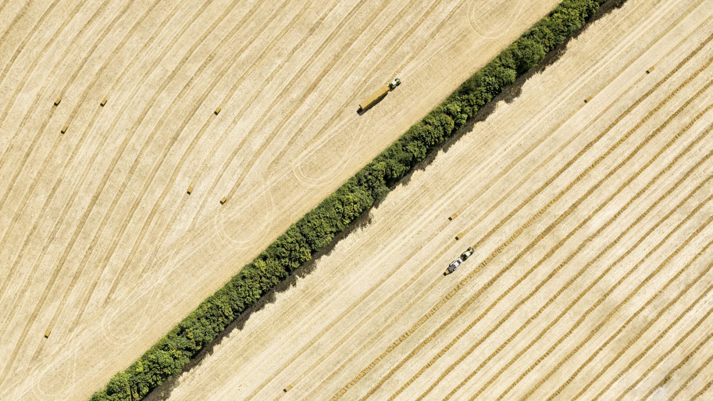 Industriefotografie: Luftaufnahme (Airshot, aerial photography) für CLAAS Landmaschinen, hier für die CLAAS Traktorenkampagne Frankreich © Industriefotograf Thorsten Schmidtkord Düsseldorf
