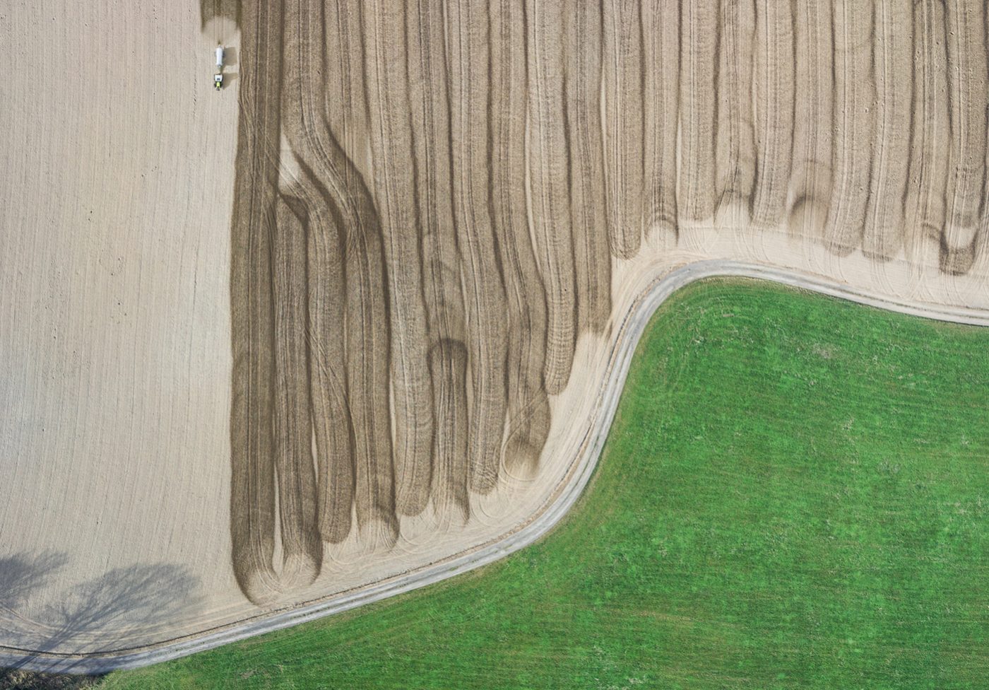 Luftaufnahme (Airshot, aerial photography) für CLAAS Landmaschinen - Visualisierung von Arbeitsprozessen, hier Düngen des Feldes © Industriefotograf Thorsten Schmidtkord Düsseldorf