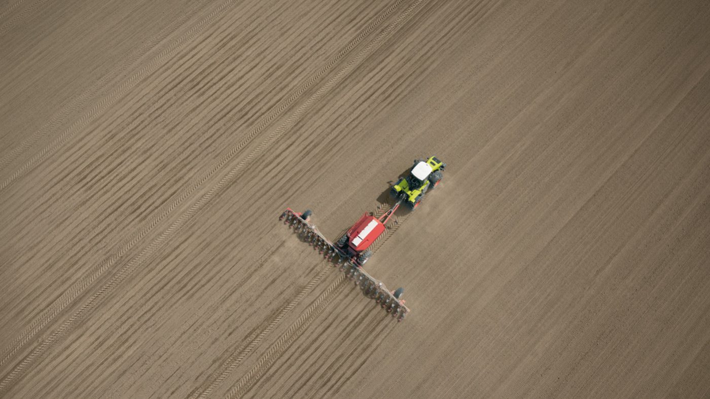 Luftaufnahme (Airshot, aerial photography) für CLAAS Landmaschinen - Visualisierung des CLAAS Xerion © Industriefotograf Thorsten Schmidtkord Düsseldorf