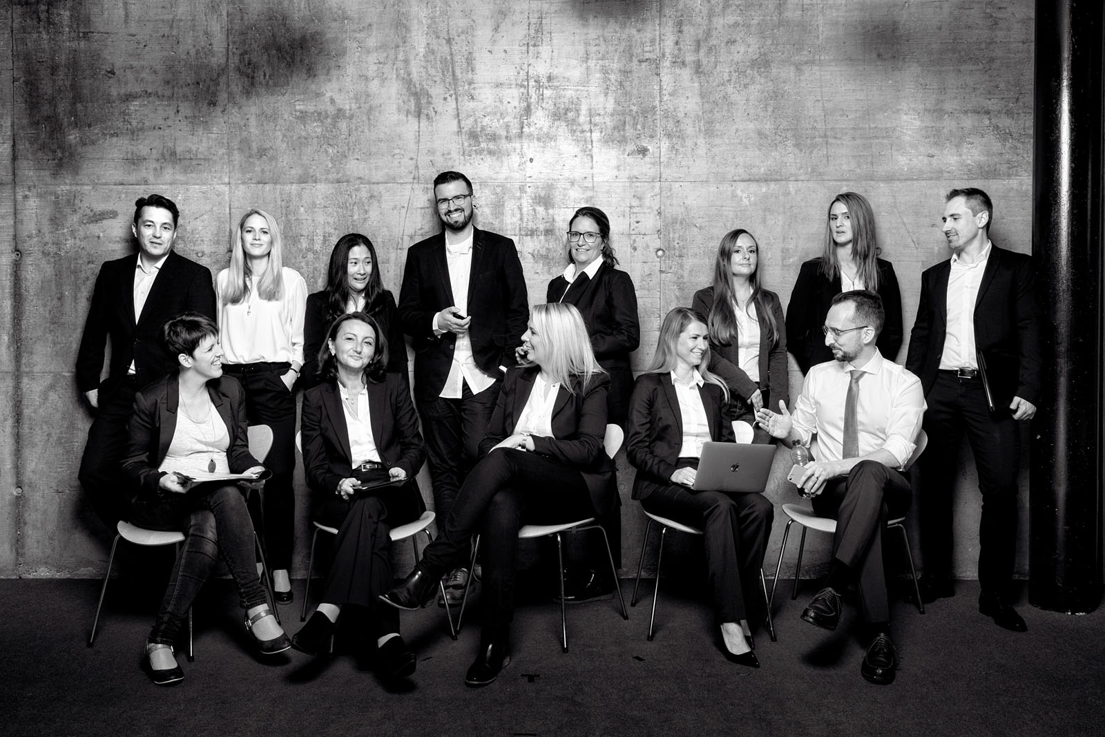 Corporate Fotografie: Business & Editorial Portraits, hier Gruppen-Portrait der Hochschul-Geschäftsführung - schwarz-weiss Aufahme © Portraitfotograf Christian O. Bruch Hamburg