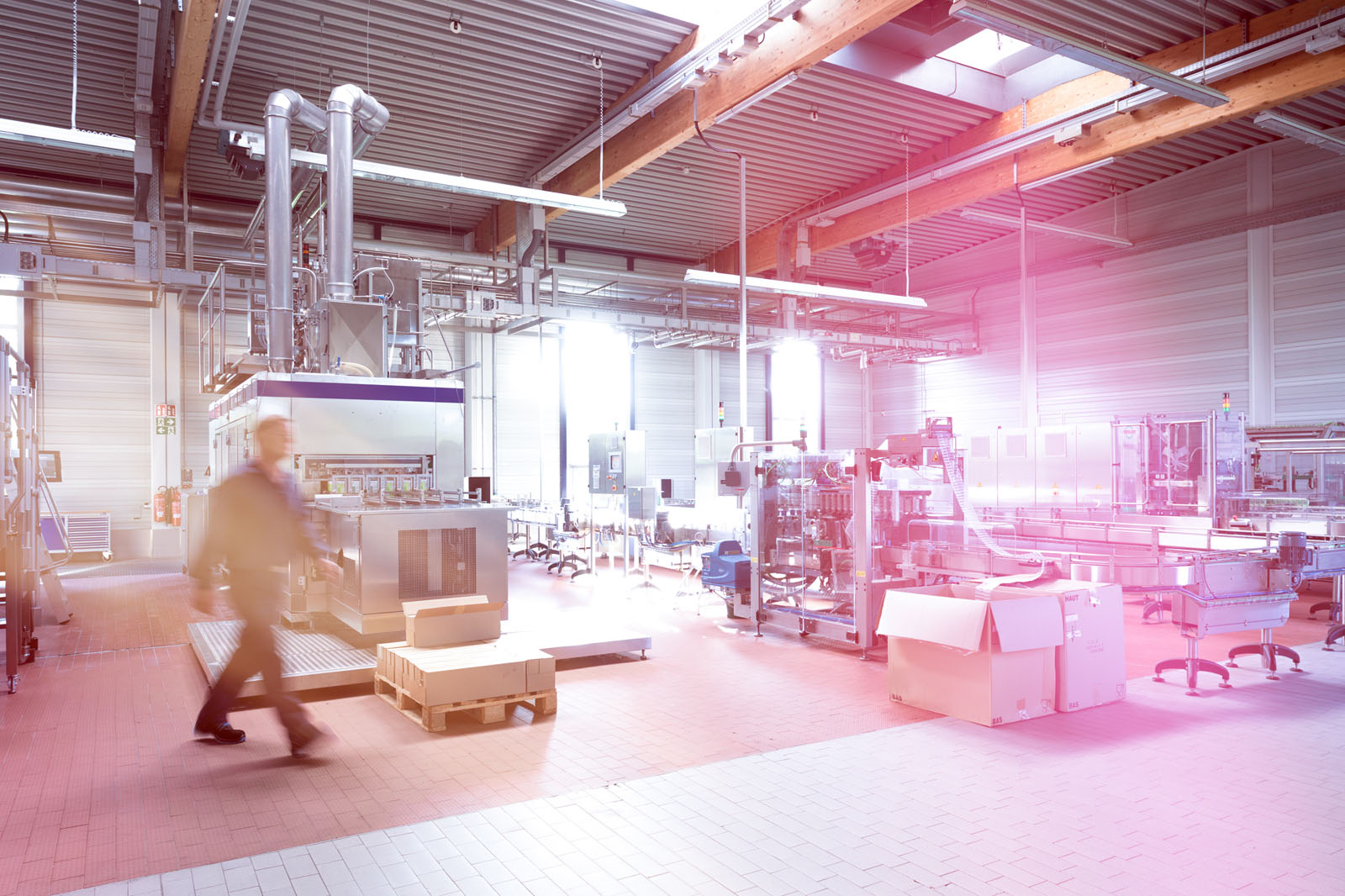 Corporate Fotografie: Unternehmensdarstellung für SIG, hier Mitarbeiter im Arbeitsprozess - Unternehmensfotografie: Corporate & Industrial Photography - Employer Branding © Corporate-Portrait-Fotograf Christian Bruch Hamburg