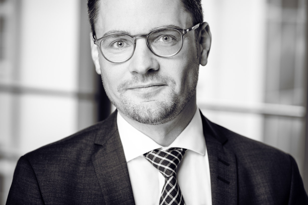 Portraitfotografie des Hamburger Fotografen Christian O. Bruch: Portrait für den Webauftritt der Brüggehagen Rechtsanwälte. Corporate Business Portraits.