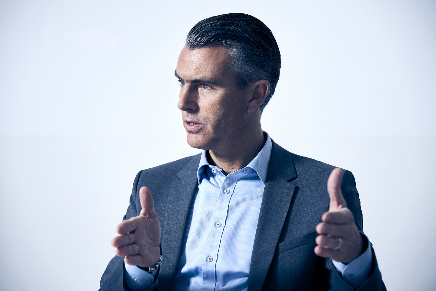 Business Portraits vom Vorstand, Manager und Mitarbeiter, hier ein Portrait von Enno Spillner - CFO Evotec SE für Thieme Verlag - Portraitfotograf Christian O. Bruch