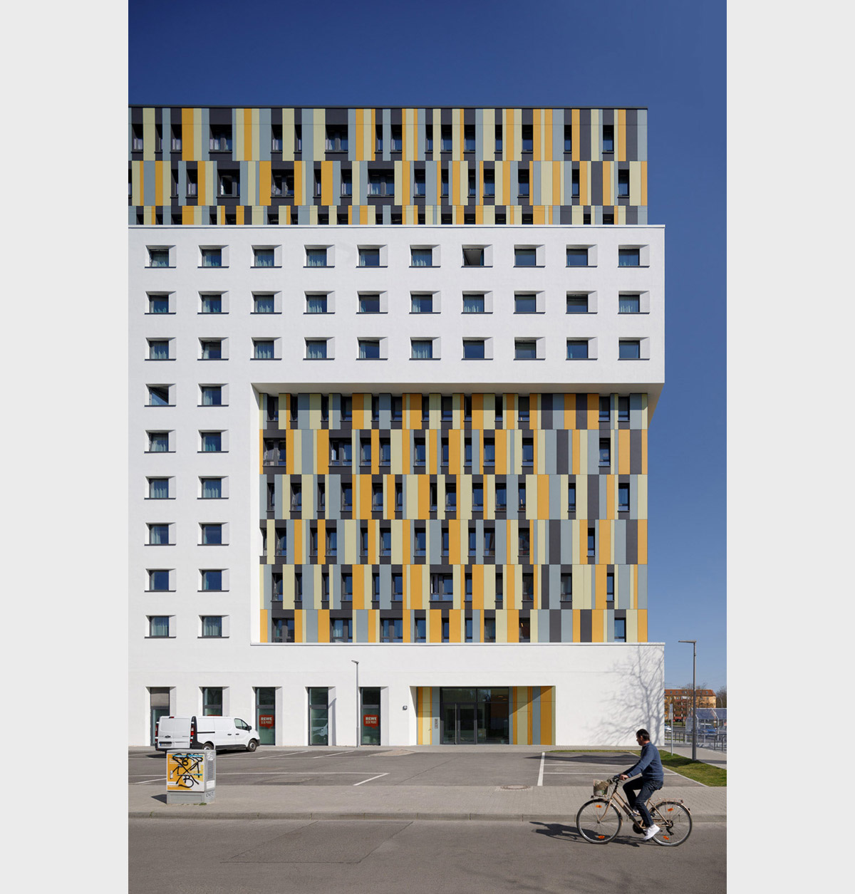 Architekturfotografie  |   Fotograf Matin Tervoort  |   Corporate Experten Foto + Video - EXPOSE Düsseldorf Hamburg Berlin, hier das Motiv Axthelm Rolvien Architekten Haus