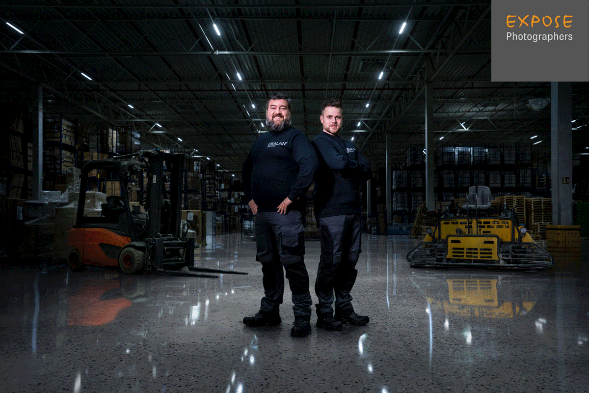 EXPOSE Corporate Foto | Thorsten Schmidtkord für EBALAN. 6 Industriefotografie vom Fotografen Thorsten Schmidtkord, hier Mitarbeiter in der Arbeitssituation, im Arbeitsumfeld, mit Maschinen | Corporate Experten Foto + Video - EXPOSE Düsseldorf Hamburg Berlin