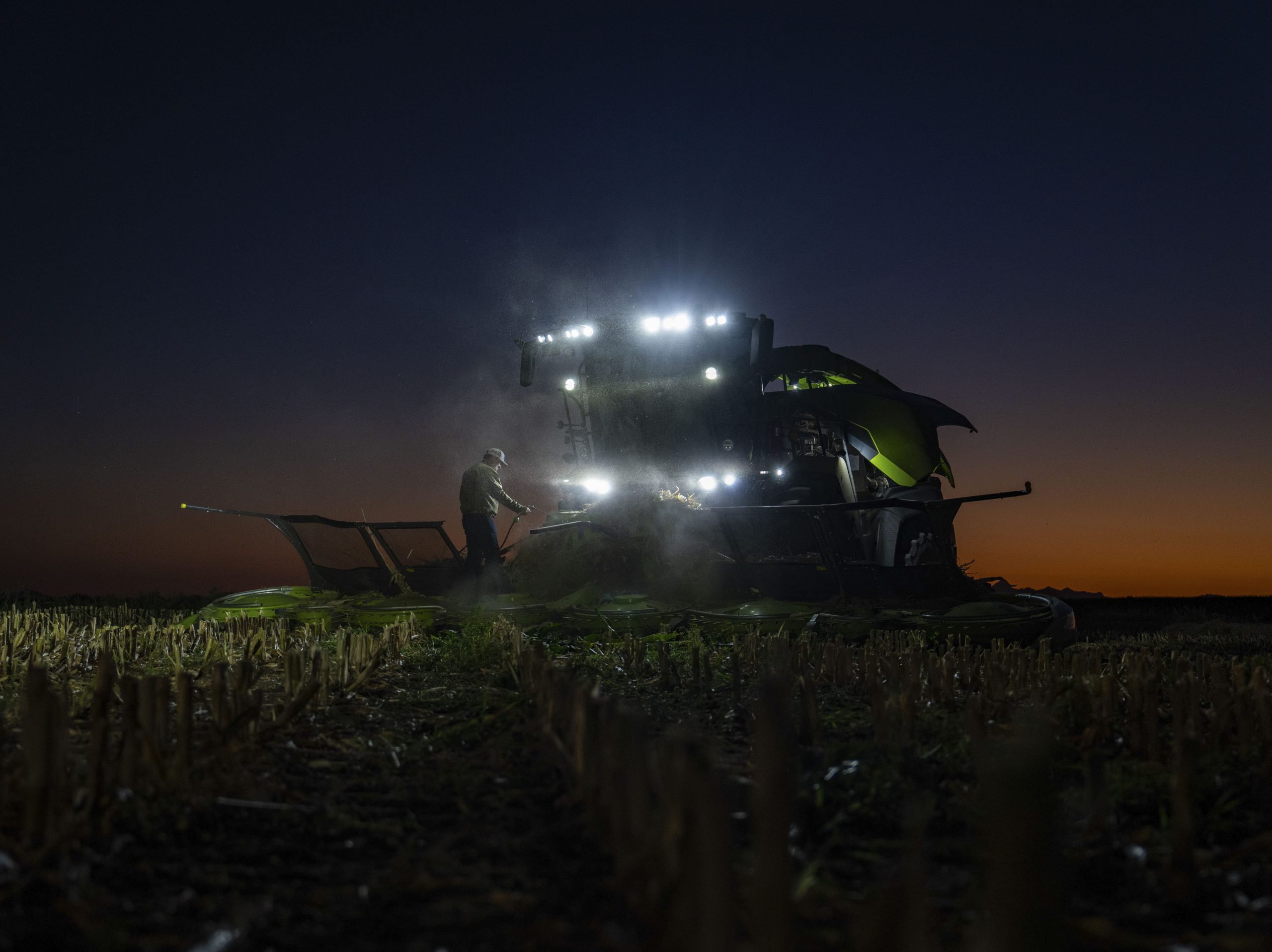 Landmaschine-Landwirtschaft-Nacht-thorsten-schmidtkord-duesseldorf-claas.jpg Landmaschine Landwirtschaft Nacht thorsten schmidtkord duesseldorf claas.jpg