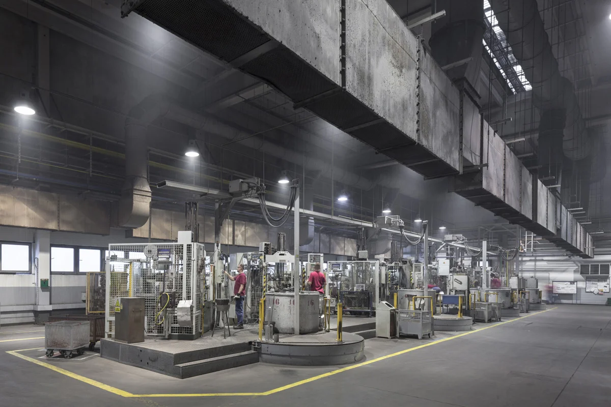Corporate Fotografie (Unternehmensdarstellung): Fotoproduktion für Mahle International - Mitarbeiter im Arbeitsumfeld - Visualisierung von Arbeitsprozessen © Portraitfotograf Christian O. Bruch Hamburg